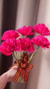 Read more about the article В День памяти и скорби дети кружка дпи изготовили «цветы памяти»