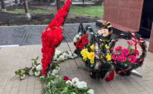 Read more about the article Торжественное возложение цветов к мемориалу Воинам, павшим в годы Великой Отечественной войны