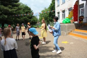 Read more about the article Участники летнего лагеря при МБОУ СОШ№12 в этот праздничный день тоже не остались без внимания