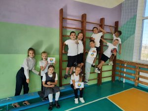 Read more about the article С учениками СОШ №12 была проведена игровая программа «Семь цветов радуги»